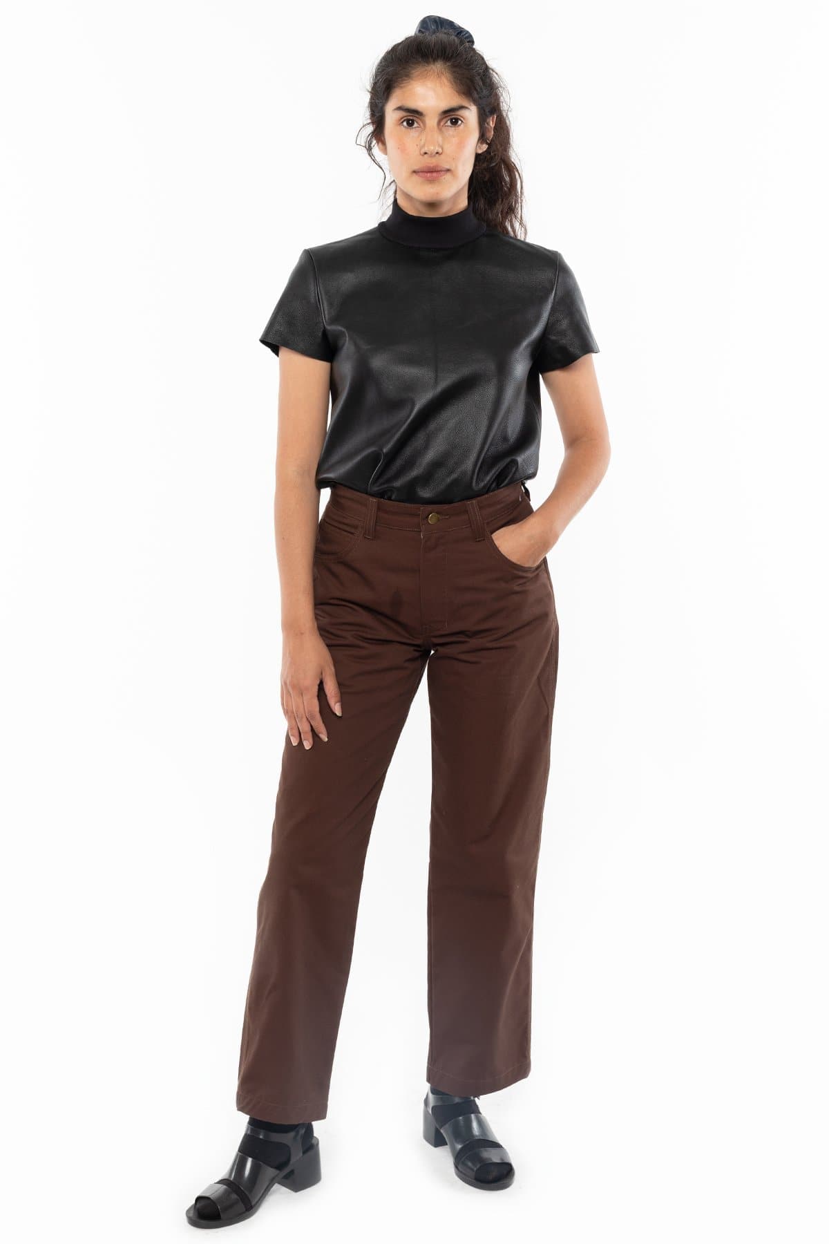 Sofia is 5’6 and wears an M.