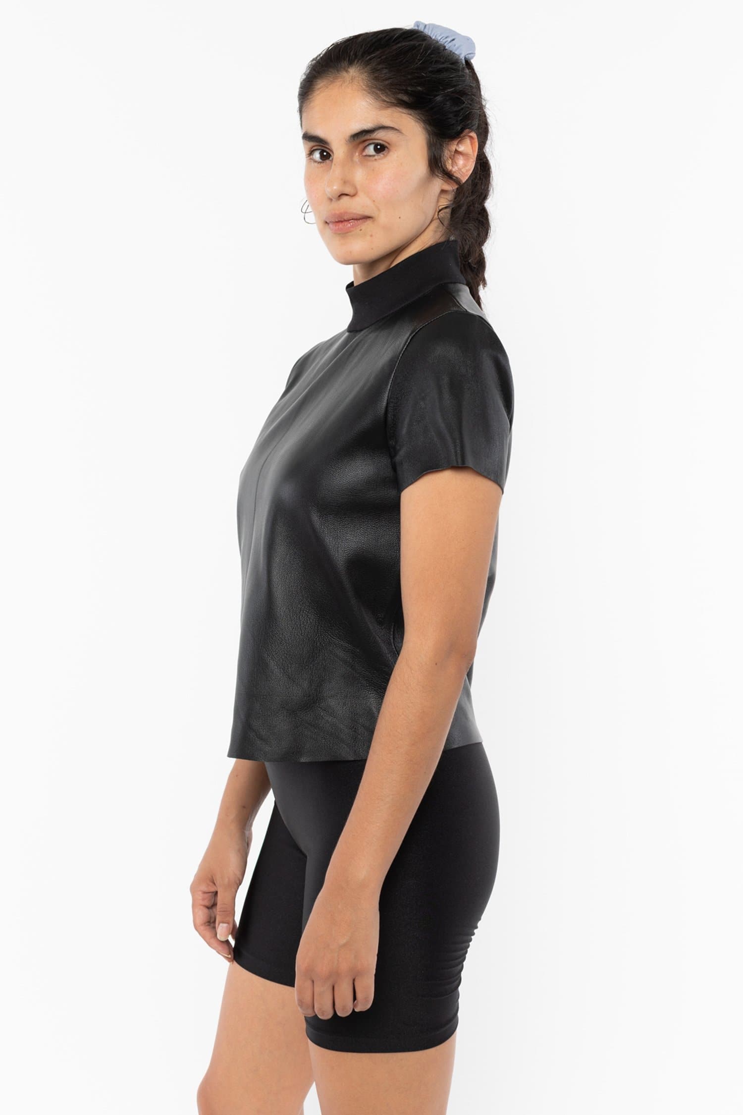 Sofia is 5’6 and wears an M.