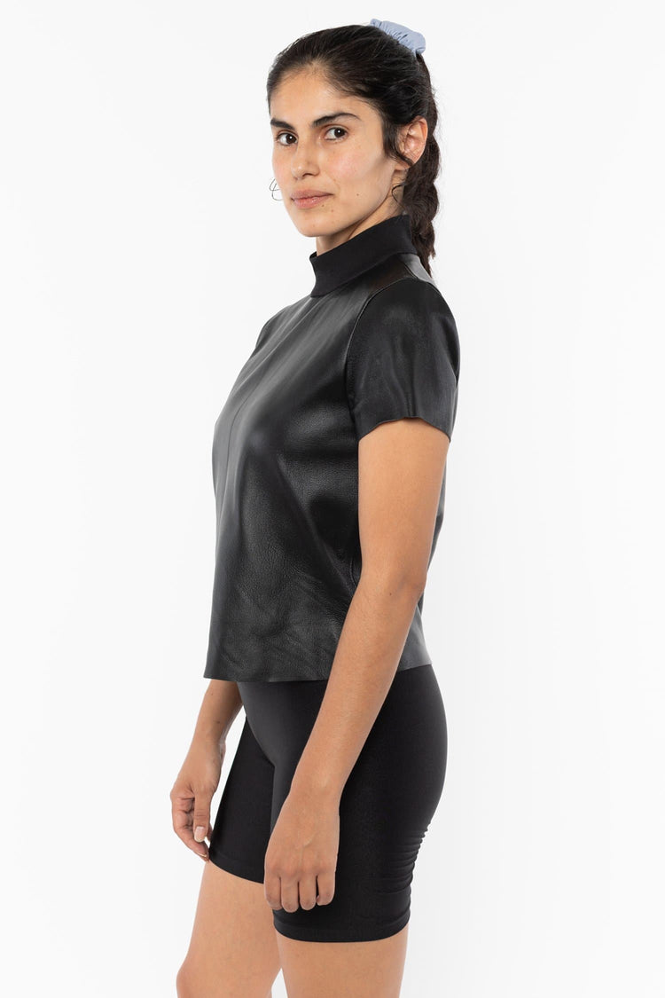 Sofia is 5’6 and wears an M.