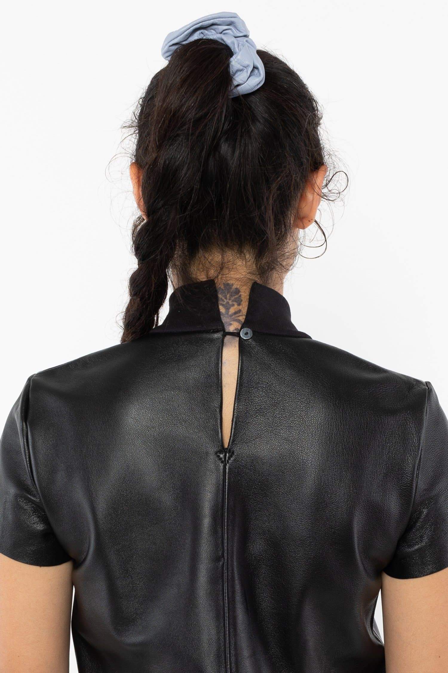 Sofia is 5’6 and wears an M.