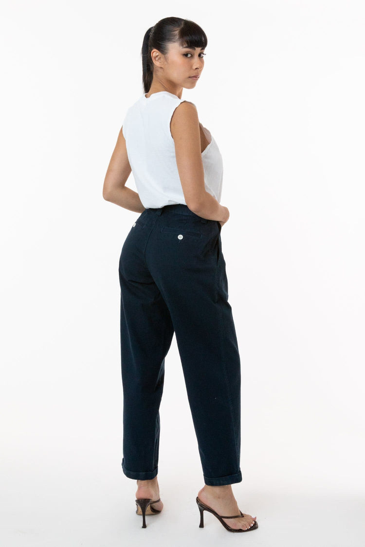 Yumi is 5'4 wearing size 25/28