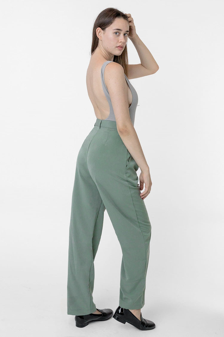 Rachel is 5'7 wearing size S